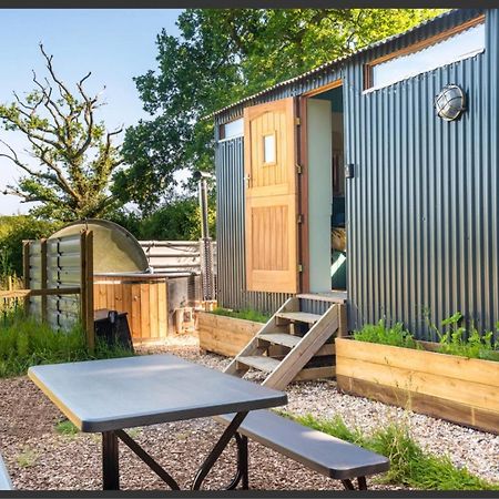 Shepherds Hut With Scandinavian Hot Tub And Hydromassager Sway 外观 照片