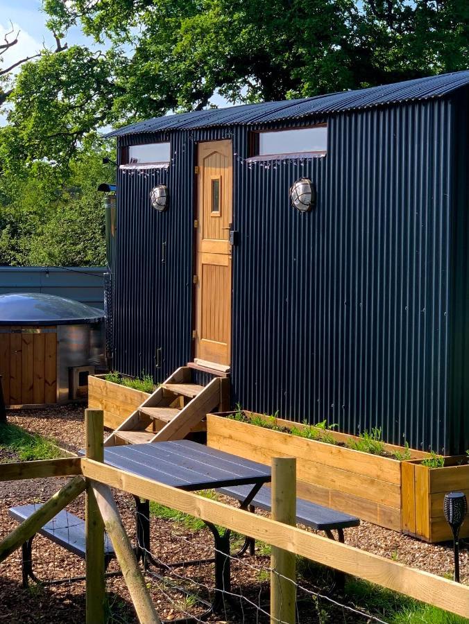 Shepherds Hut With Scandinavian Hot Tub And Hydromassager Sway 外观 照片