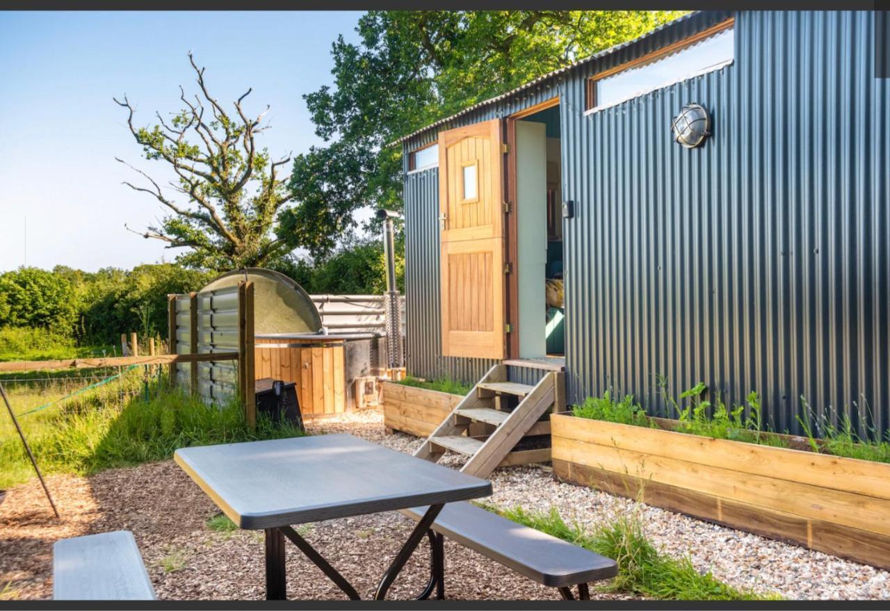 Shepherds Hut With Scandinavian Hot Tub And Hydromassager Sway 外观 照片