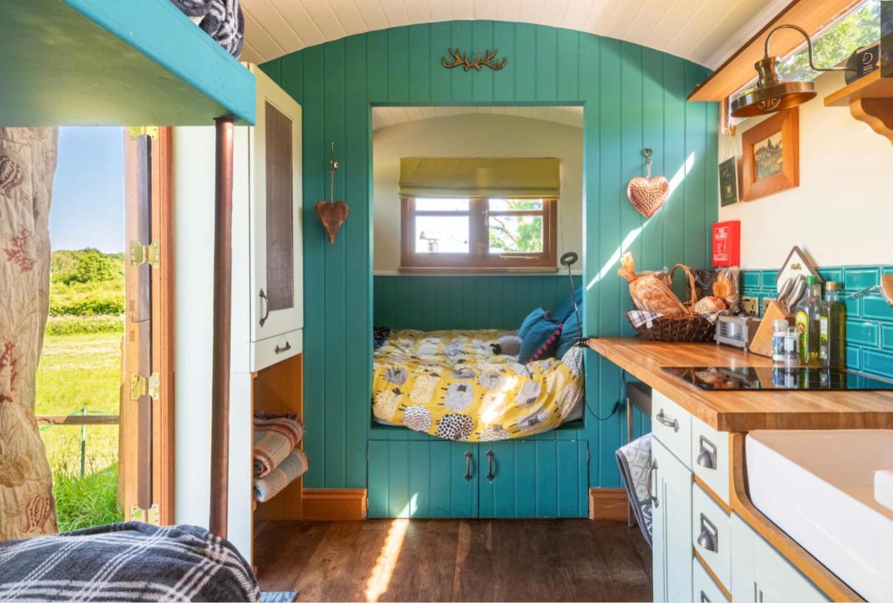 Shepherds Hut With Scandinavian Hot Tub And Hydromassager Sway 外观 照片