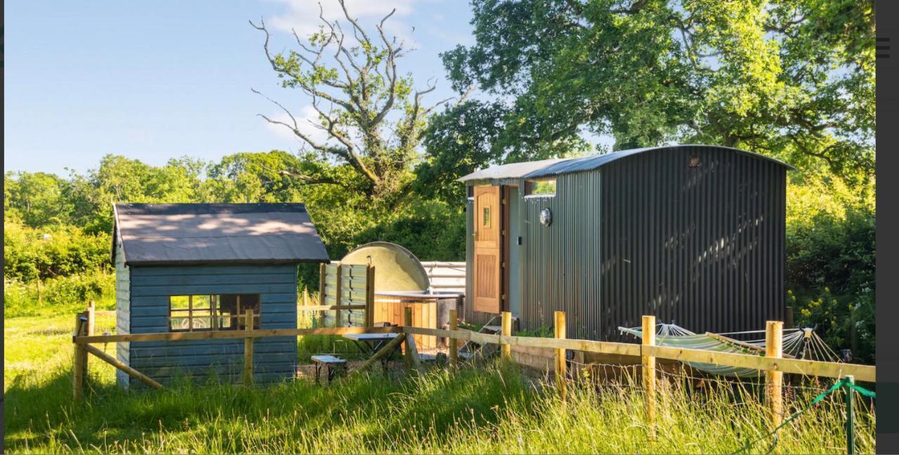 Shepherds Hut With Scandinavian Hot Tub And Hydromassager Sway 外观 照片